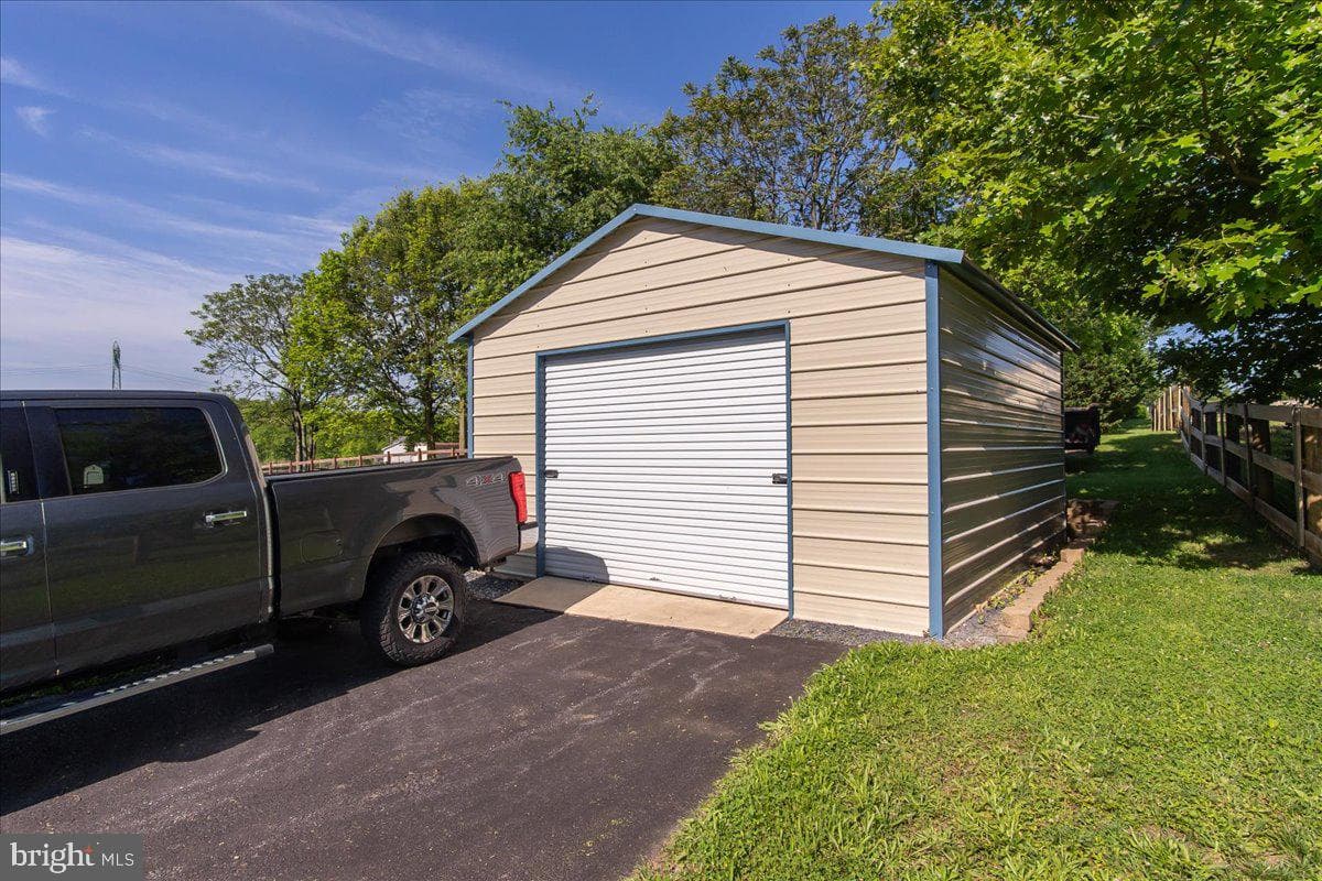 600 Canterbury Drive photo 30