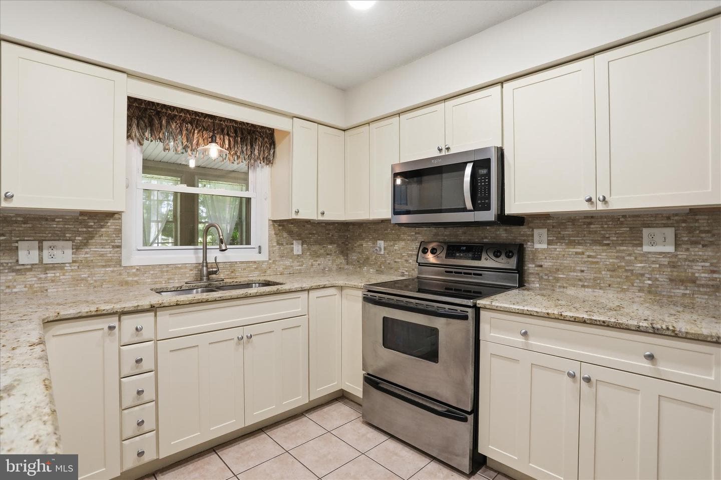1084 Ridge Road S photo 12