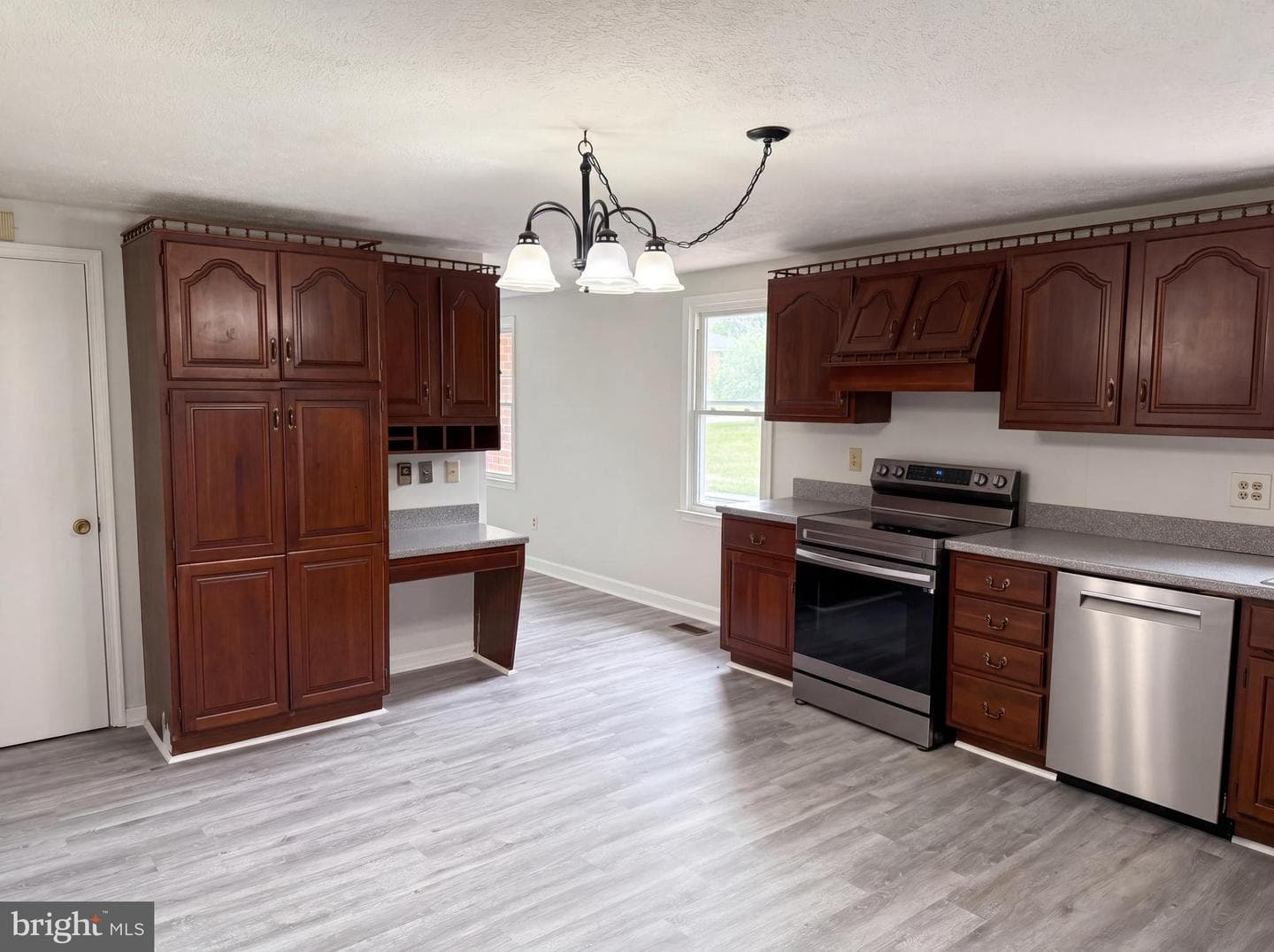98 Grimes Drive photo 9