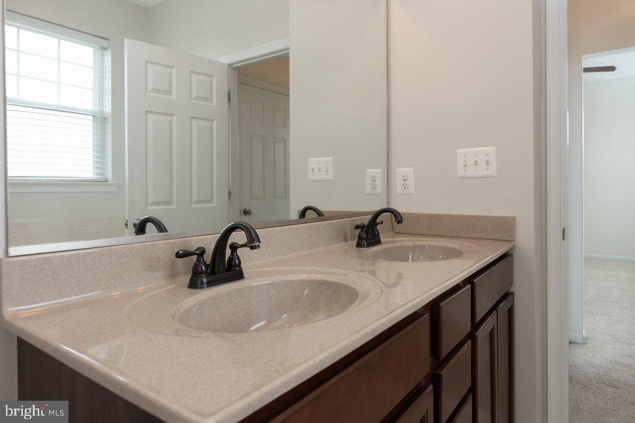 88 Liverpool Lane photo 32