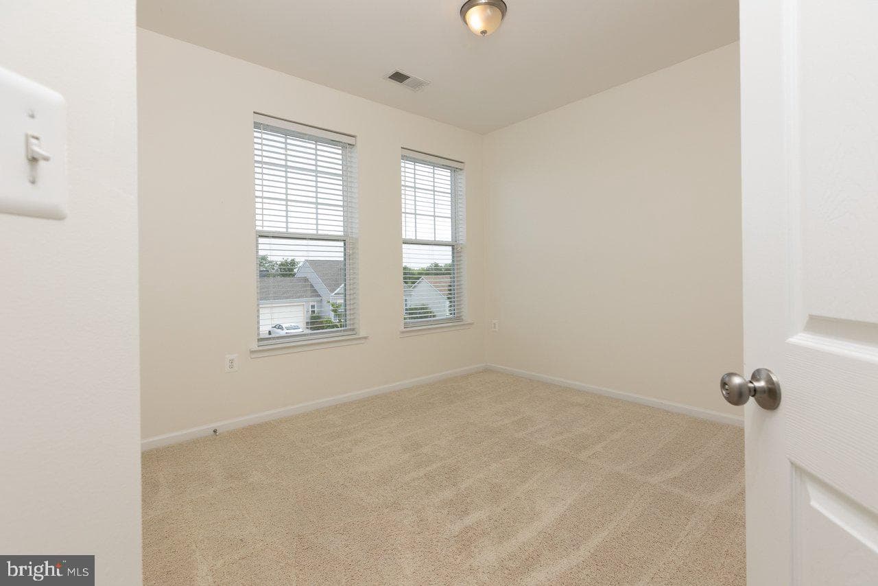 88 Liverpool Lane photo 33