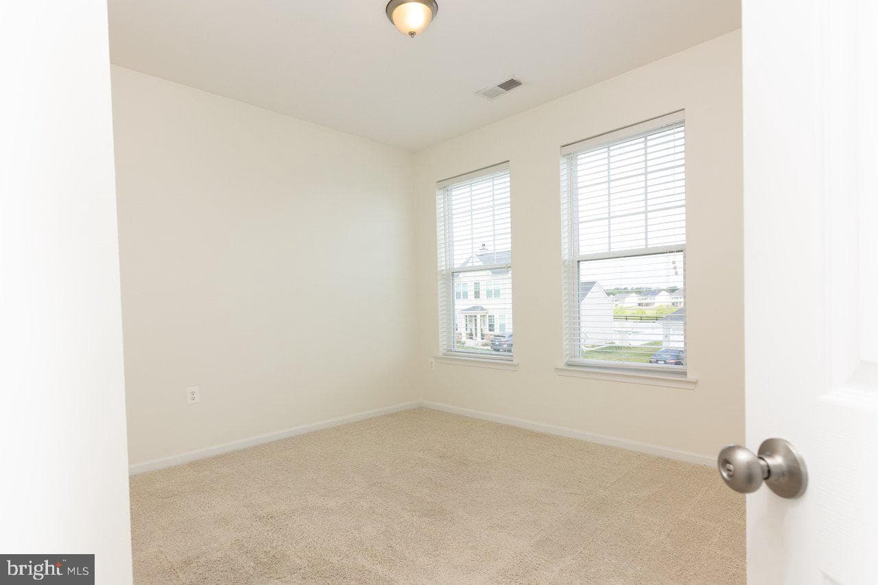 88 Liverpool Lane photo 35
