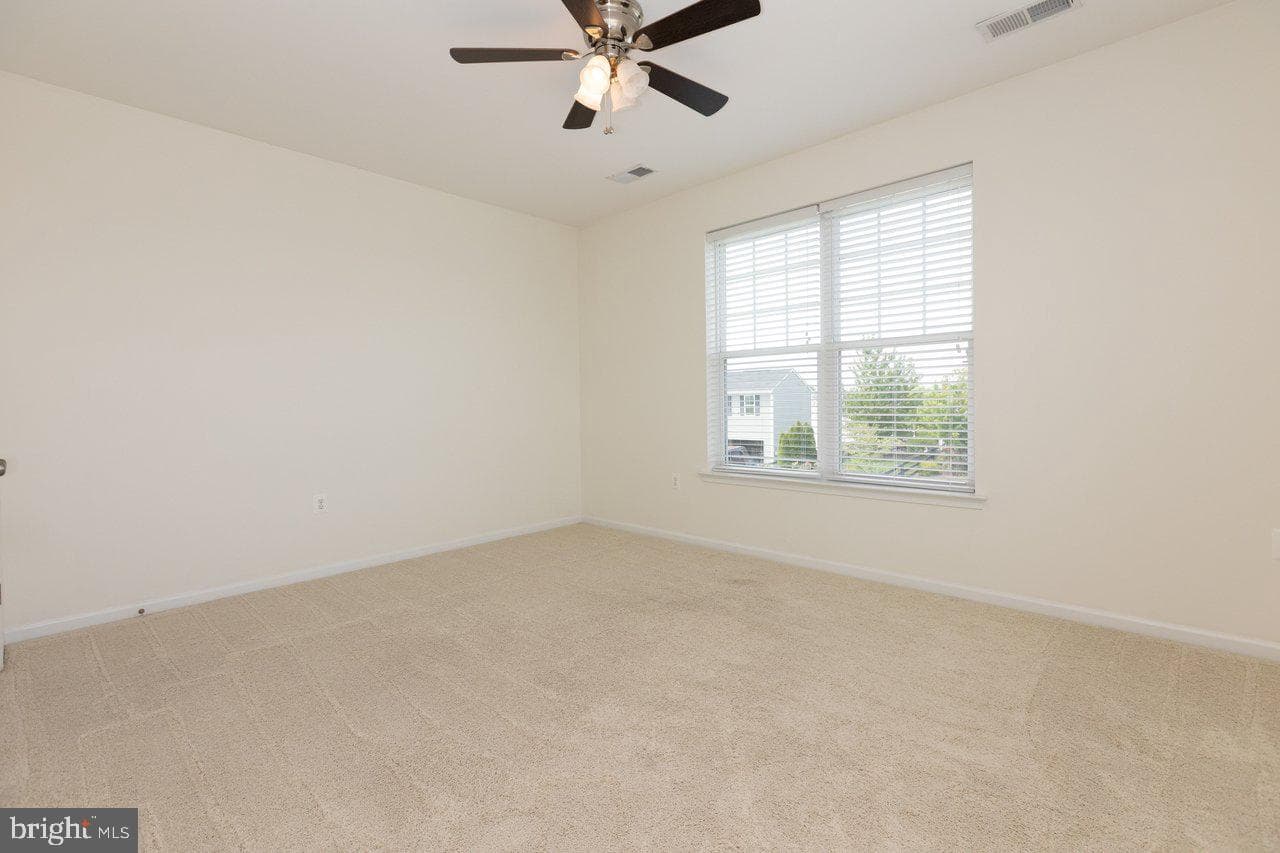 88 Liverpool Lane photo 37