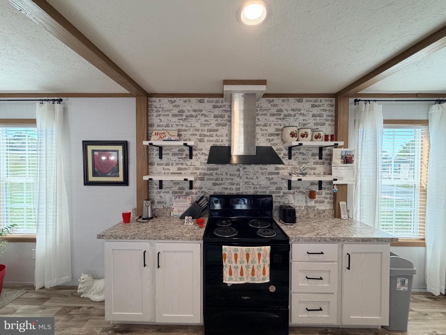 320 Valentine Drive photo 4