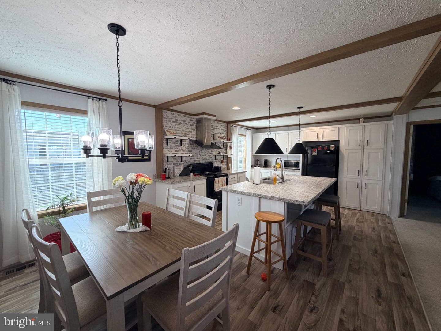 320 Valentine Drive photo 8