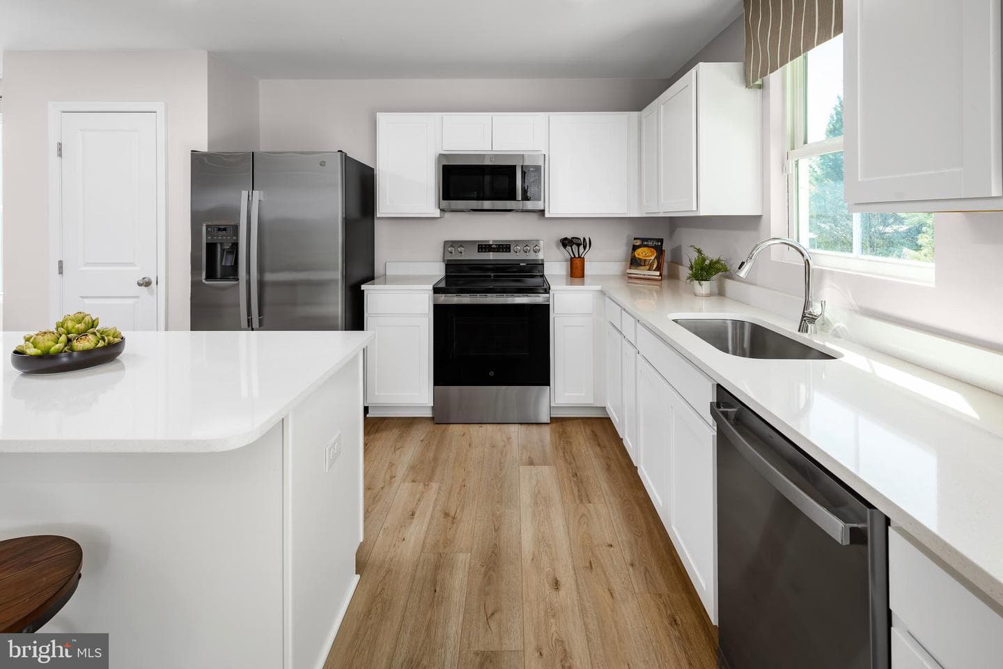 1514 Mutual Drive photo 5