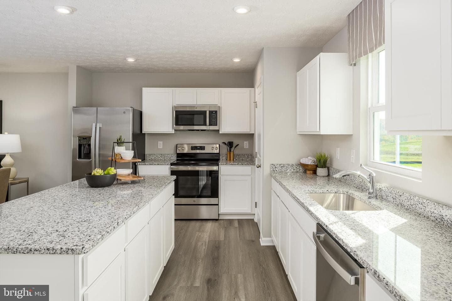 1714e Mutual Drive photo 4