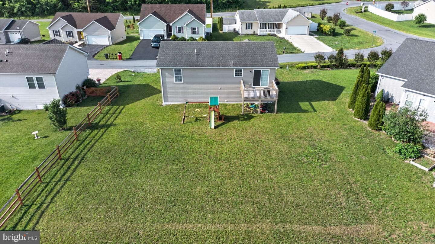 481 Ives Street photo 33