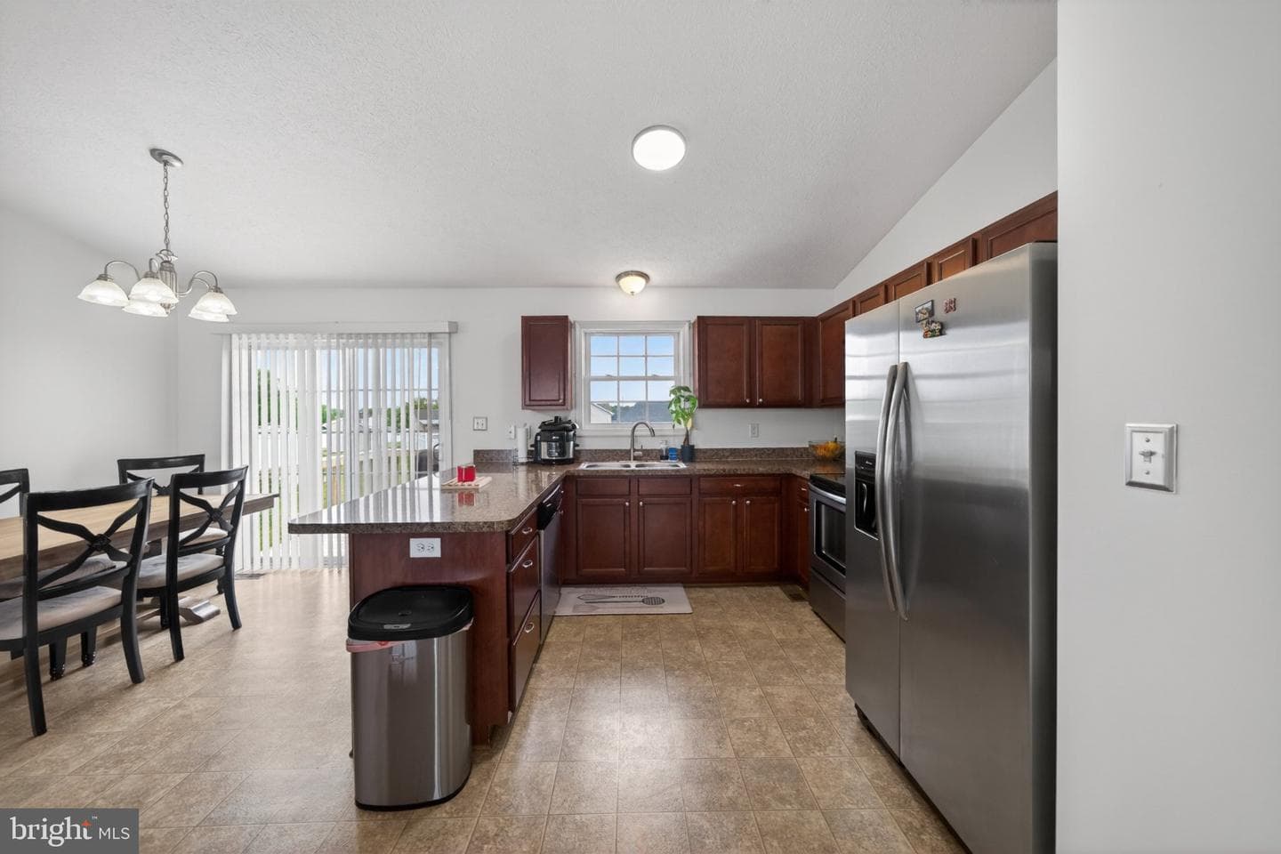 481 Ives Street photo 8