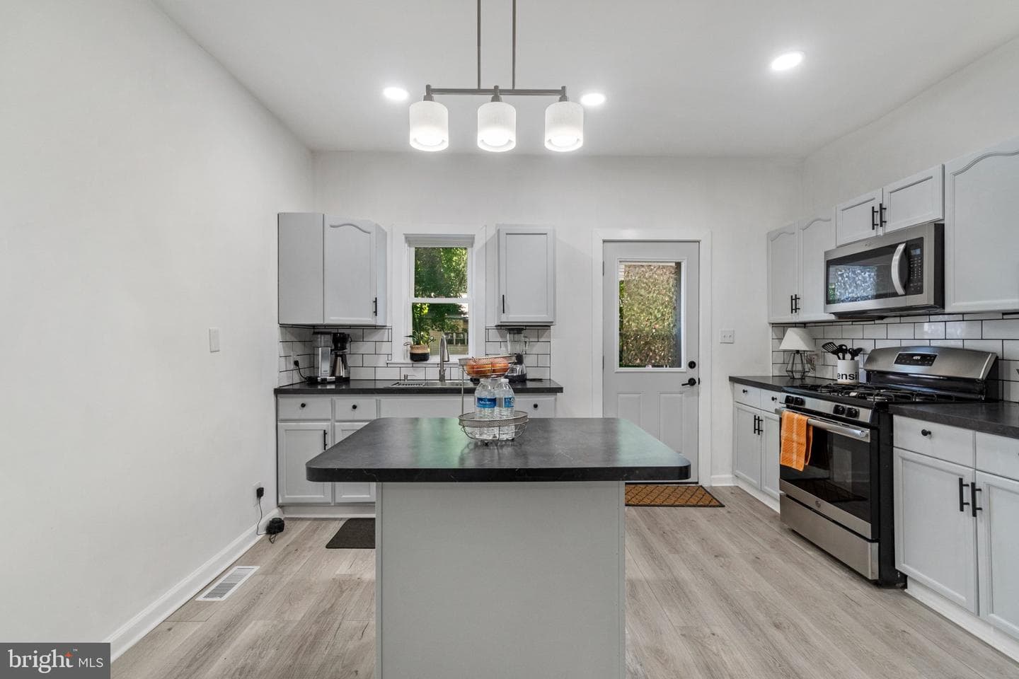723 W King Street photo 10