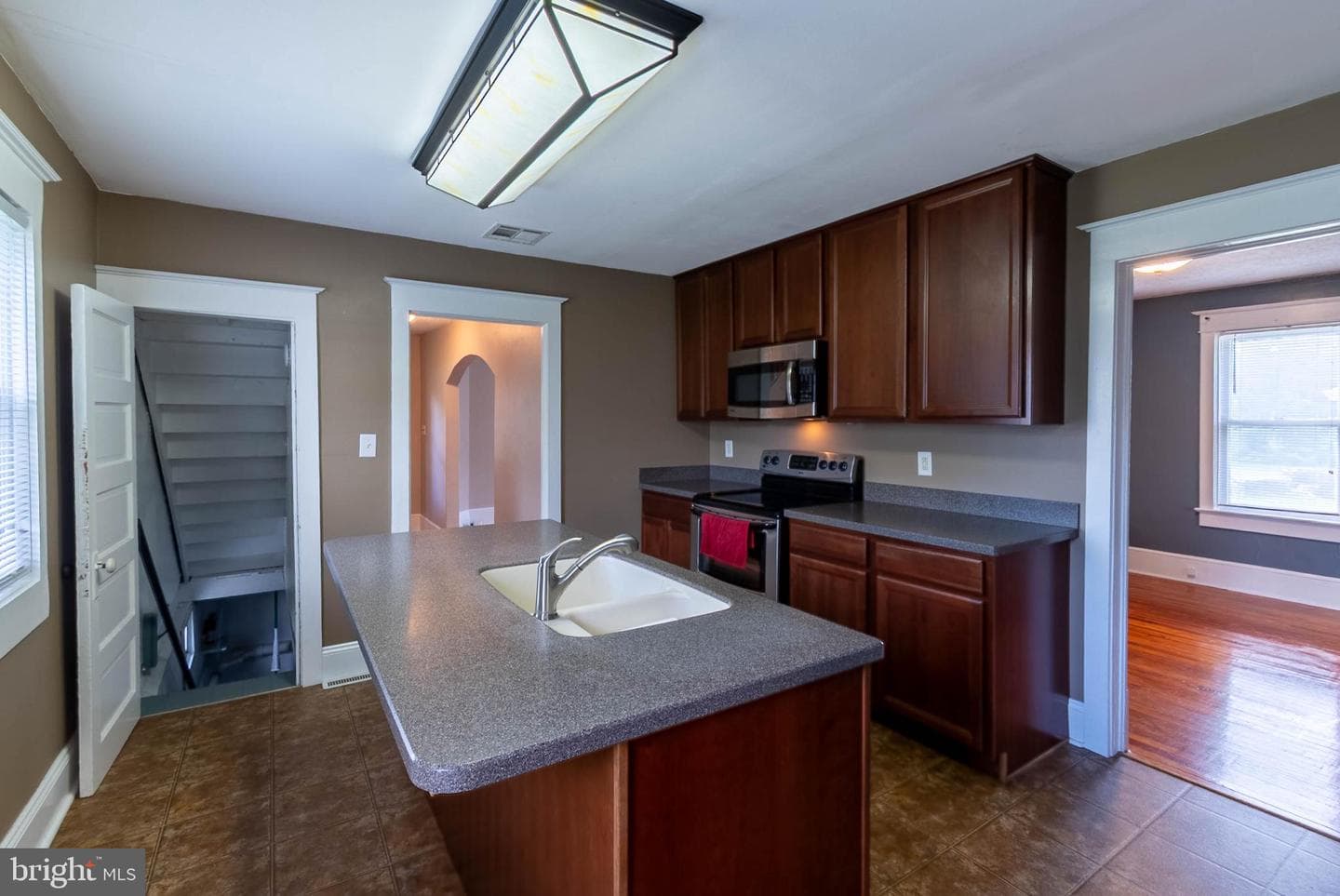 405 Porter Avenue photo 12