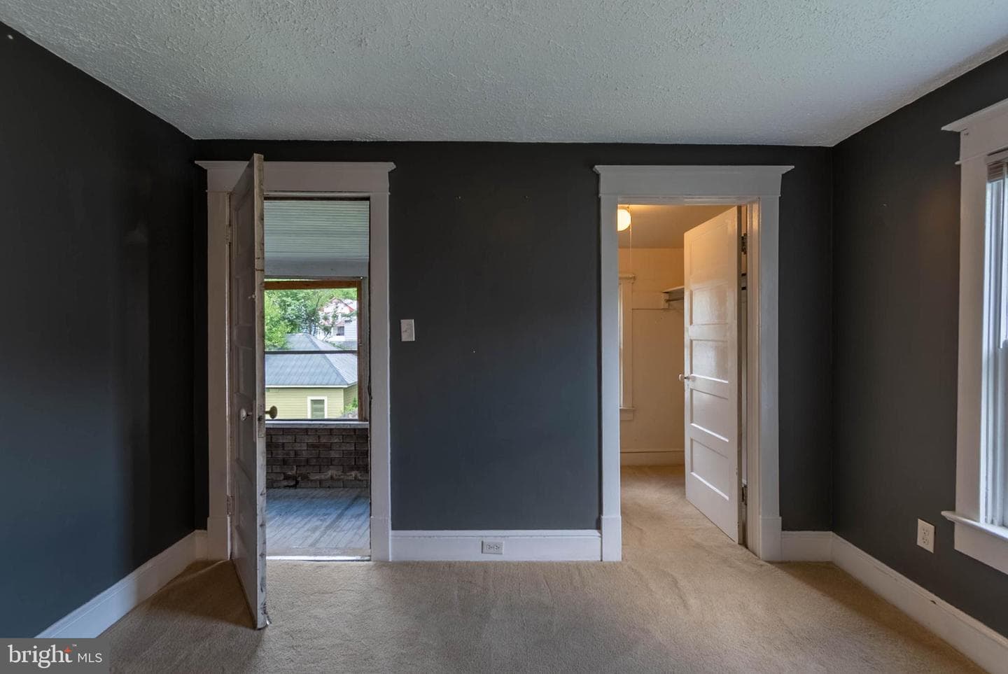 405 Porter Avenue photo 35