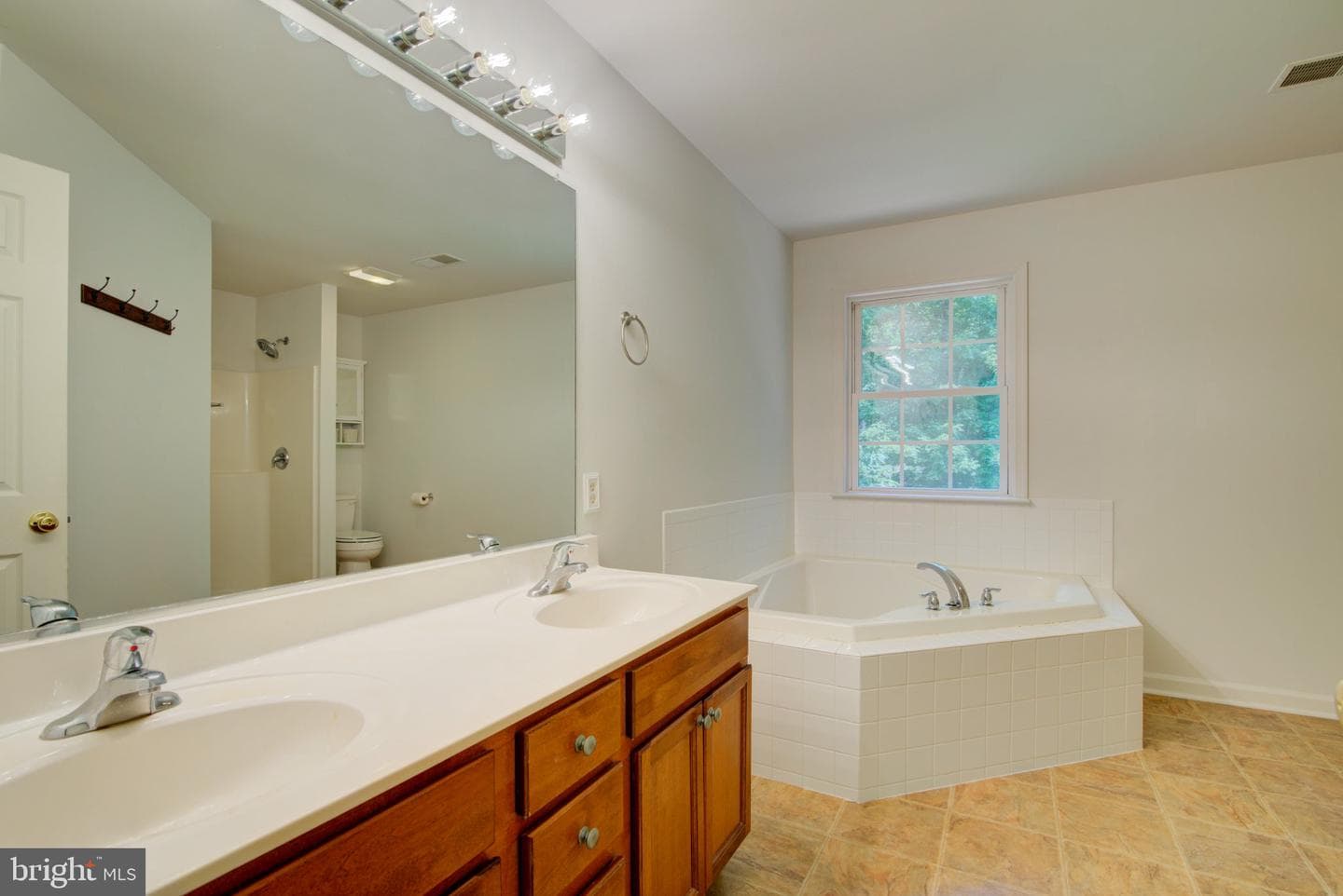 228 Warner Lane photo 32