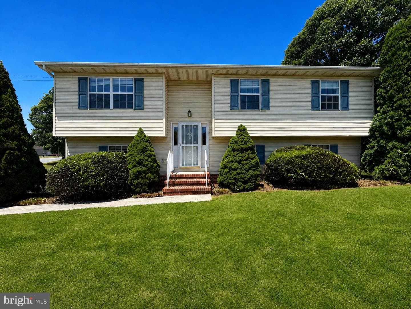 21 Coolidge Drive, Inwood