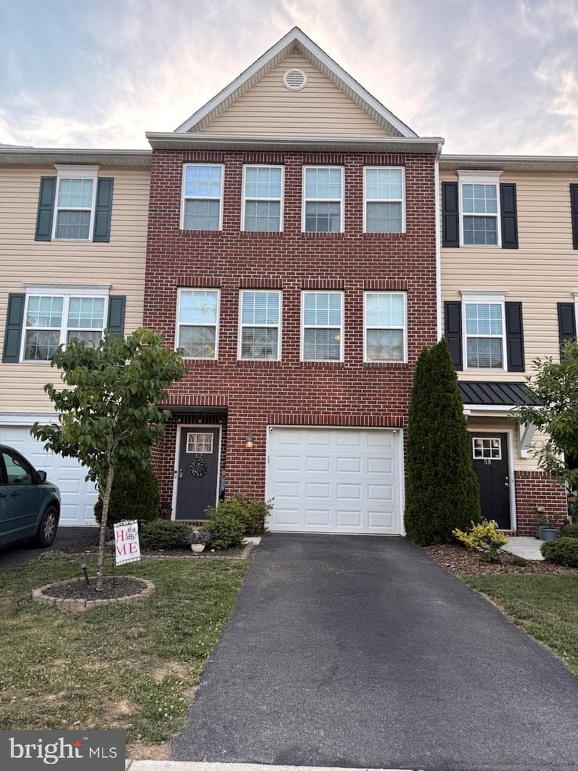 62 Savage Court, Falling Waters