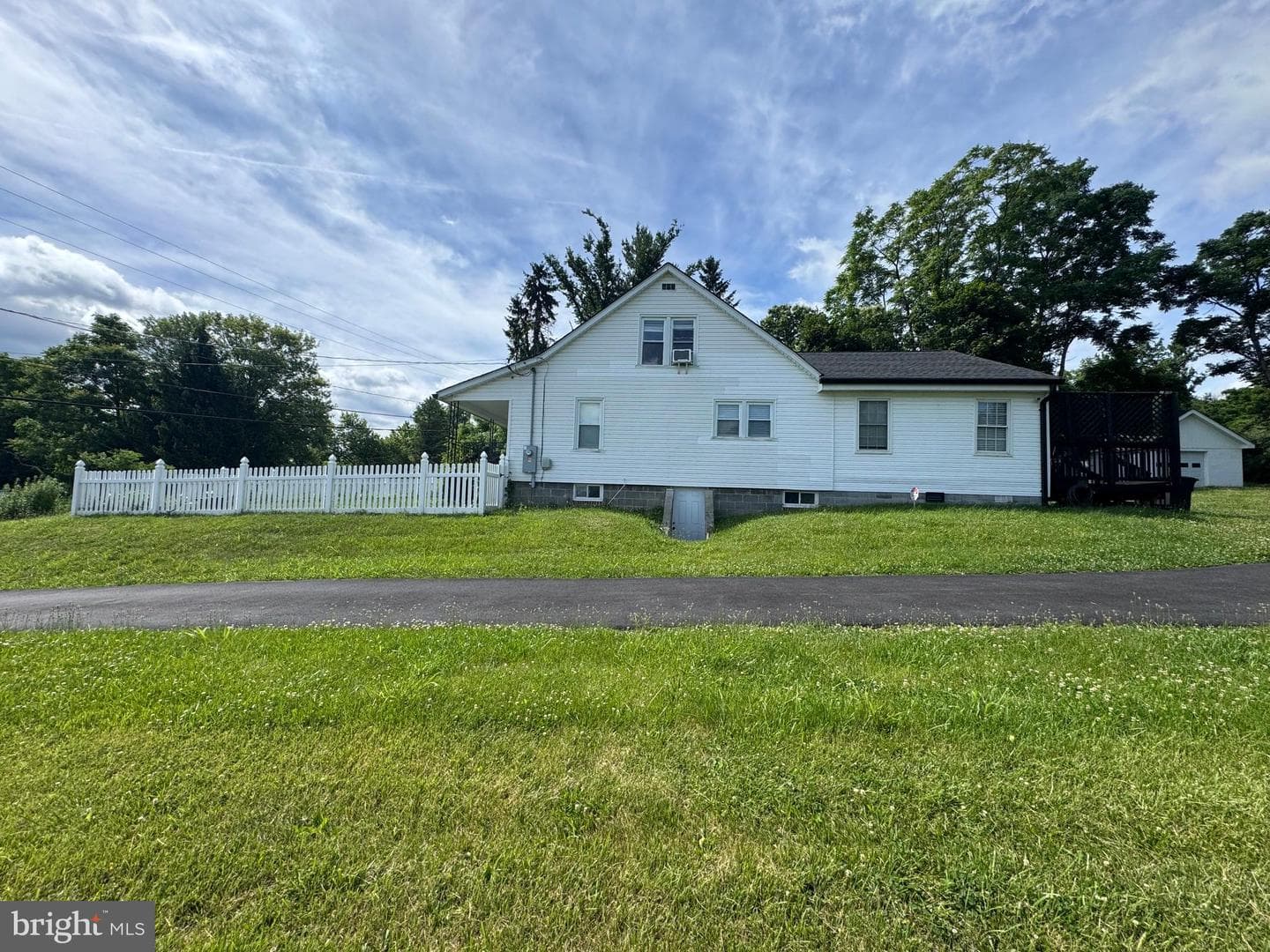 7865 Hedgesville Road photo 10