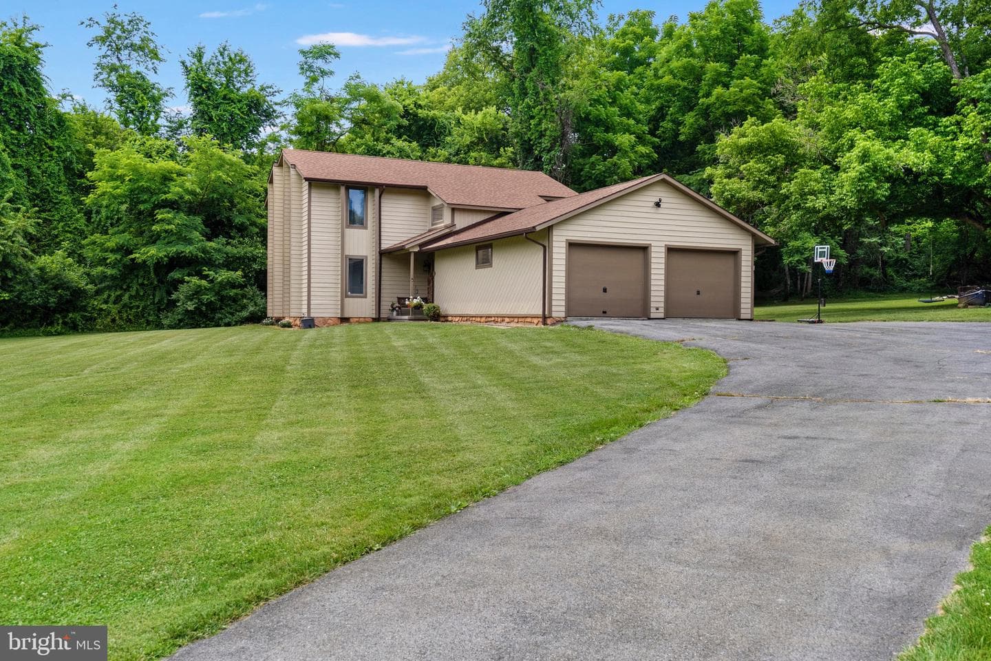903 Colston Drive, Falling Waters