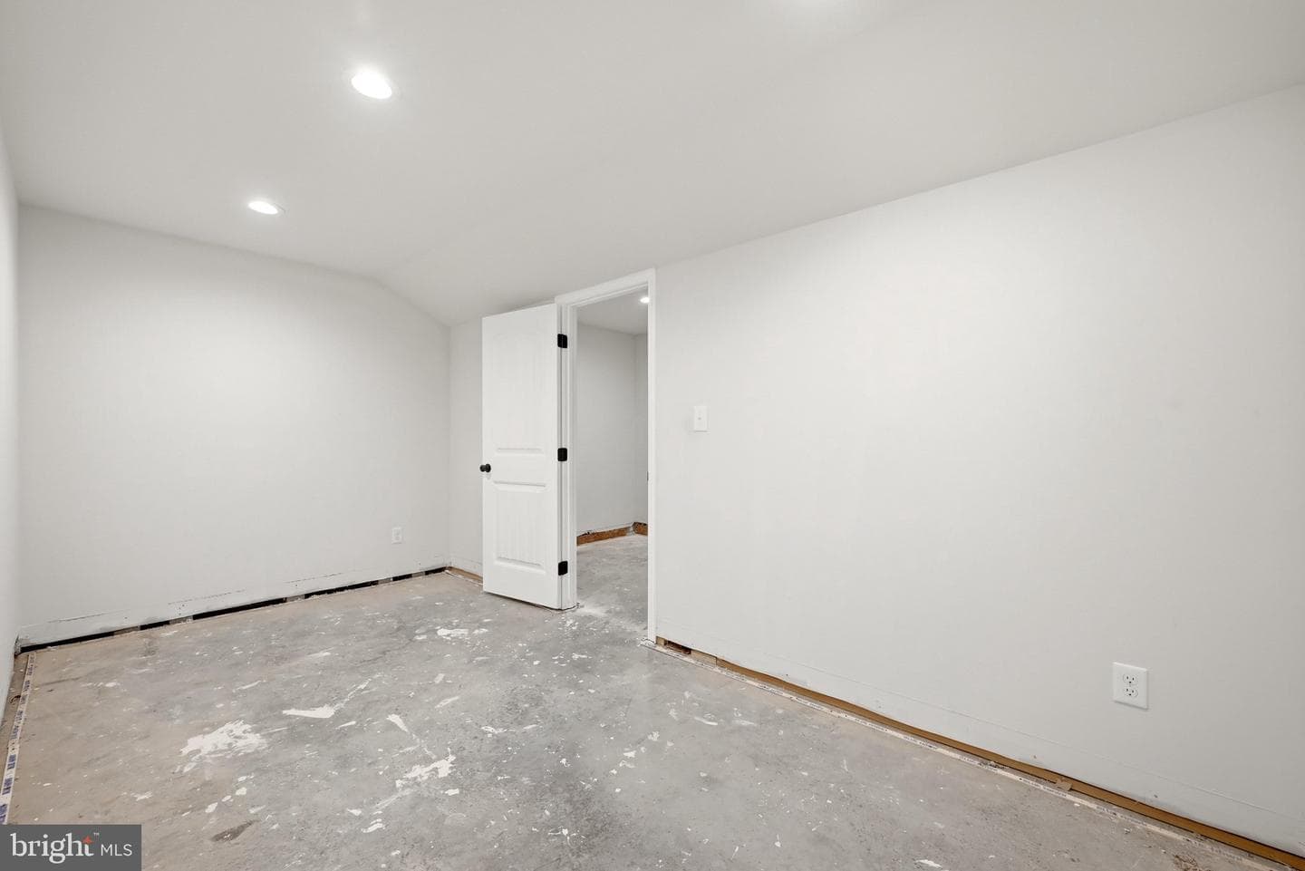 65 Fegan Road photo 44