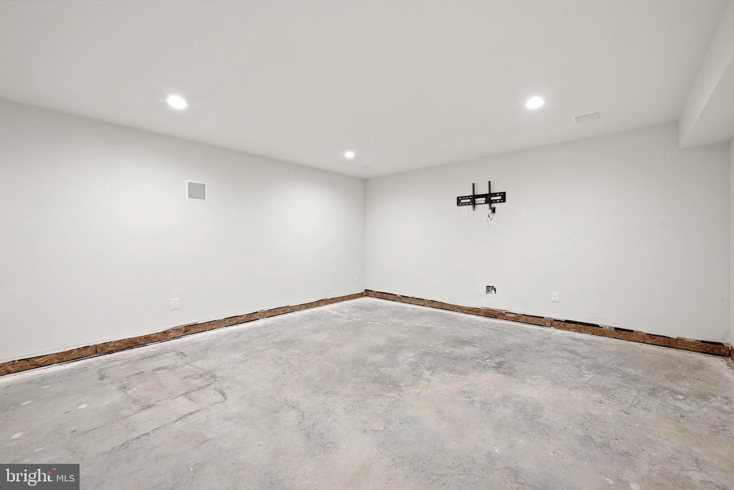 65 Fegan Road photo 47