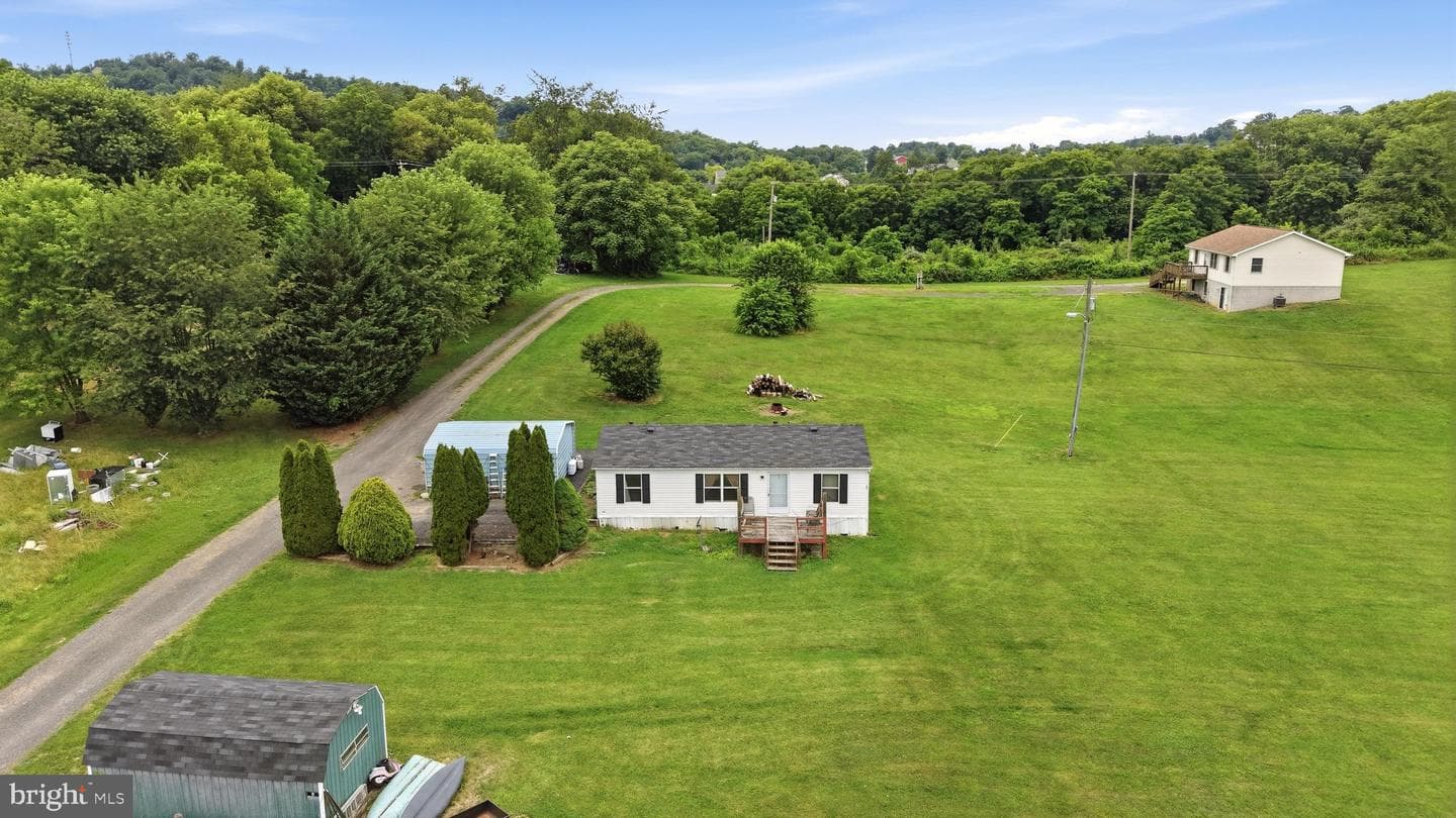 88 Chet Drive photo 3