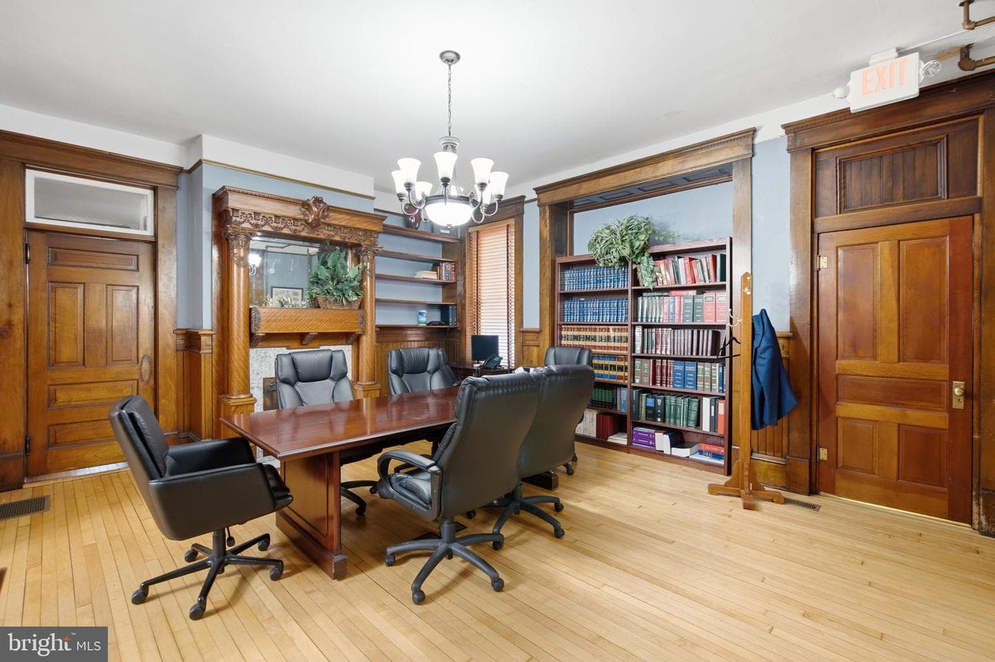 310 W Burke Street photo 23