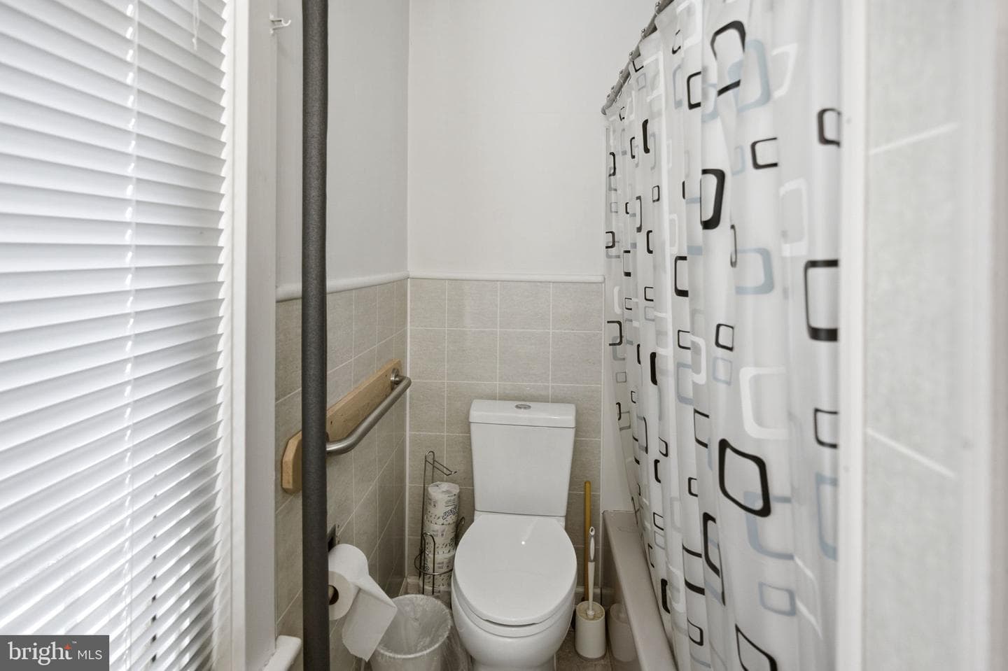 310 W Burke Street photo 35