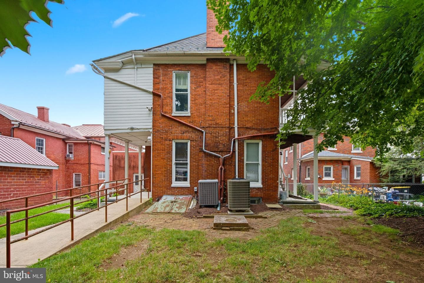 310 W Burke Street photo 37