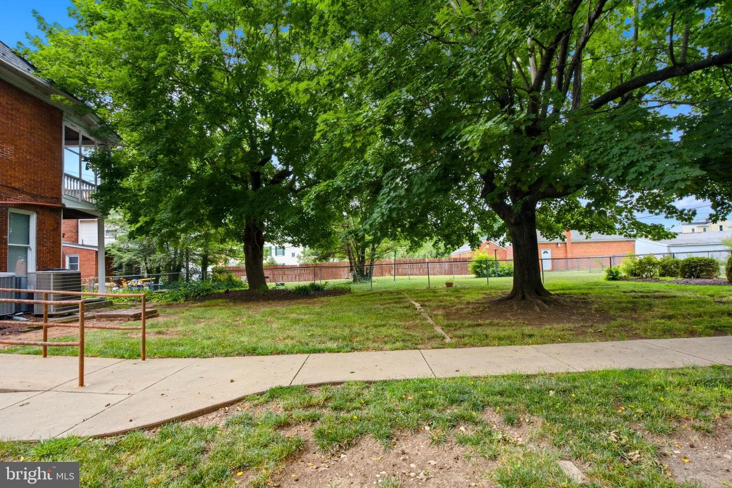 310 W Burke Street photo 38