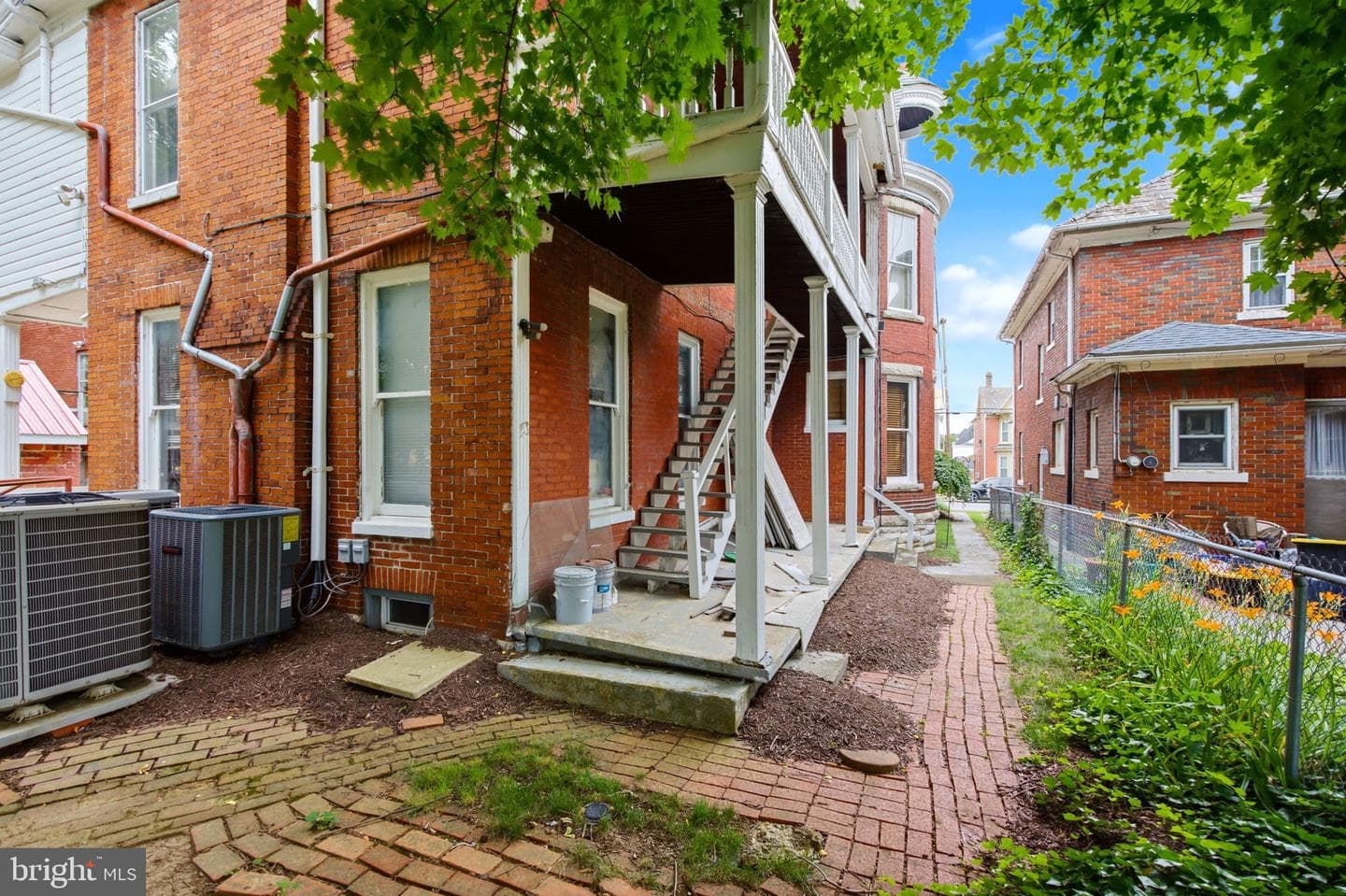 310 W Burke Street photo 40