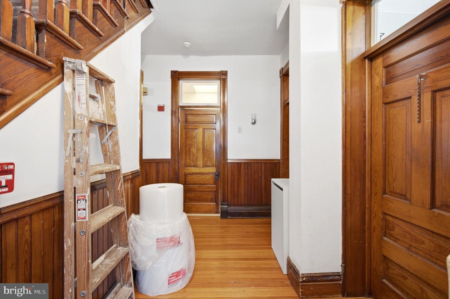 310 W Burke Street photo 9