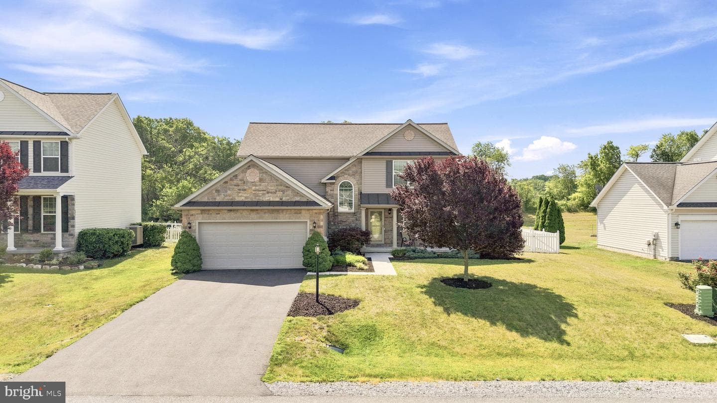 224 Shannon Court, Inwood