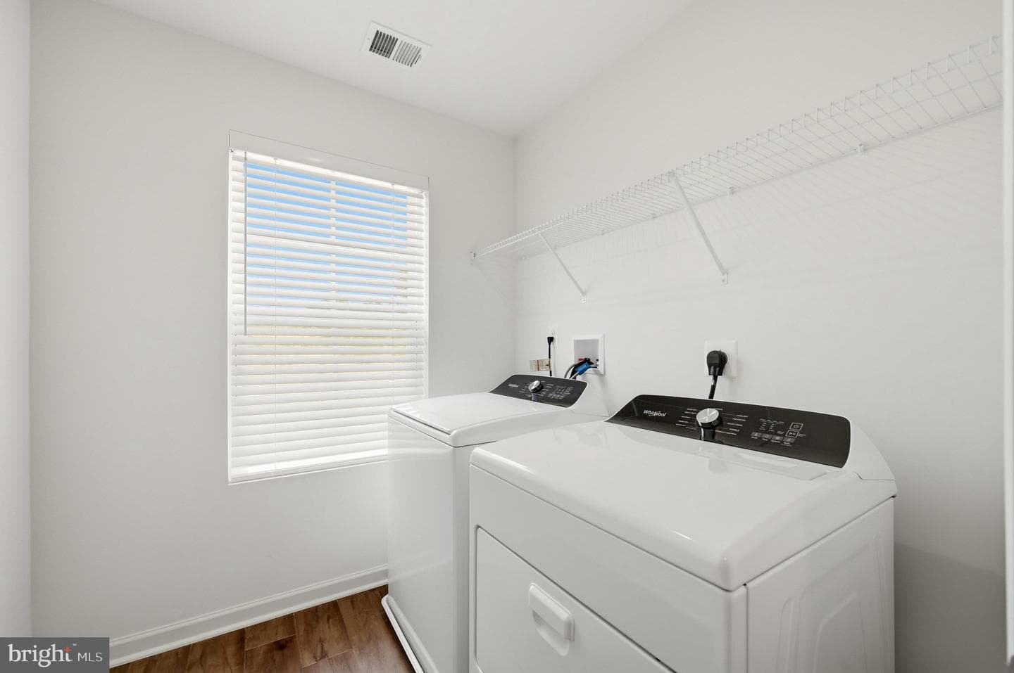 462 Ludgate Manor photo 35