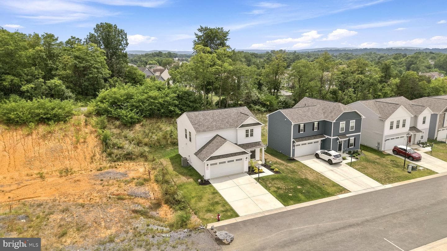 462 Ludgate Manor photo 47