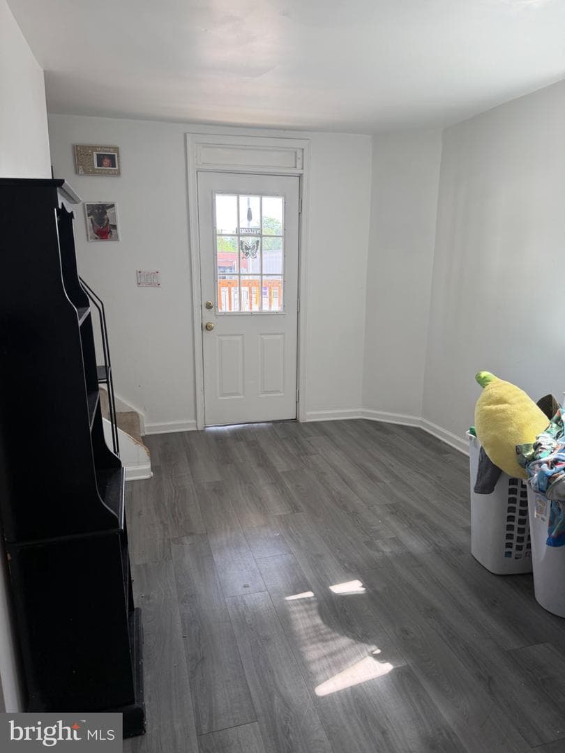 529 W Race Street photo 4