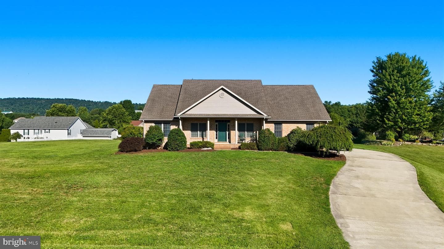 473 Nathaniel Drive photo 3
