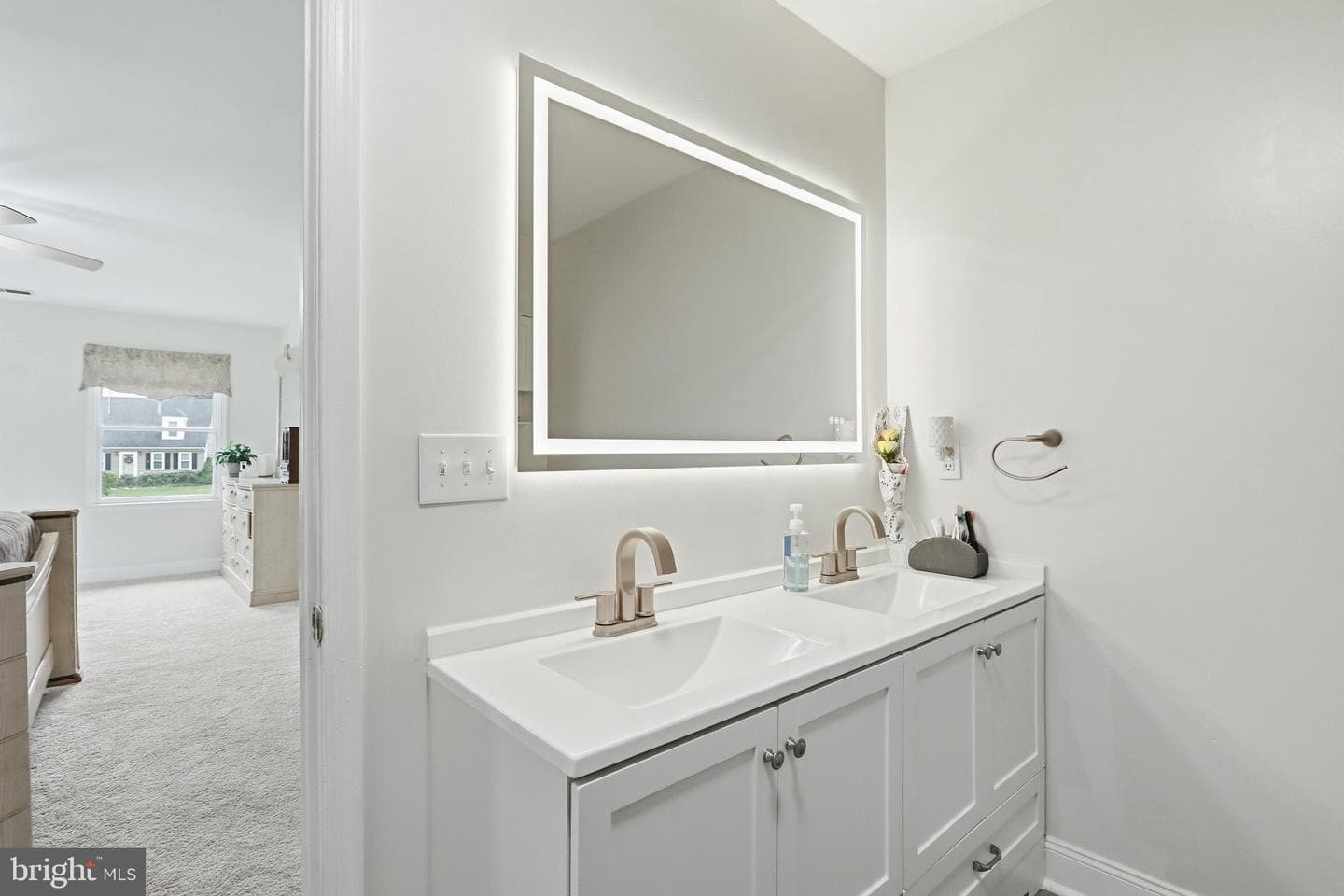 242 Street Of Dreams photo 32
