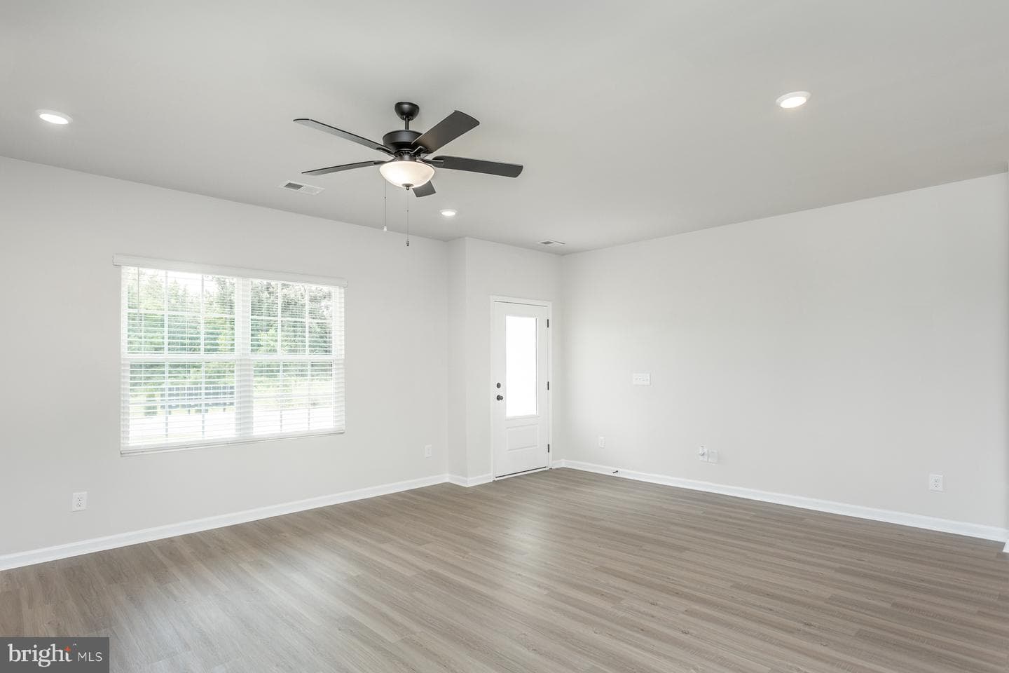 33 Brompton Street, Falling Waters