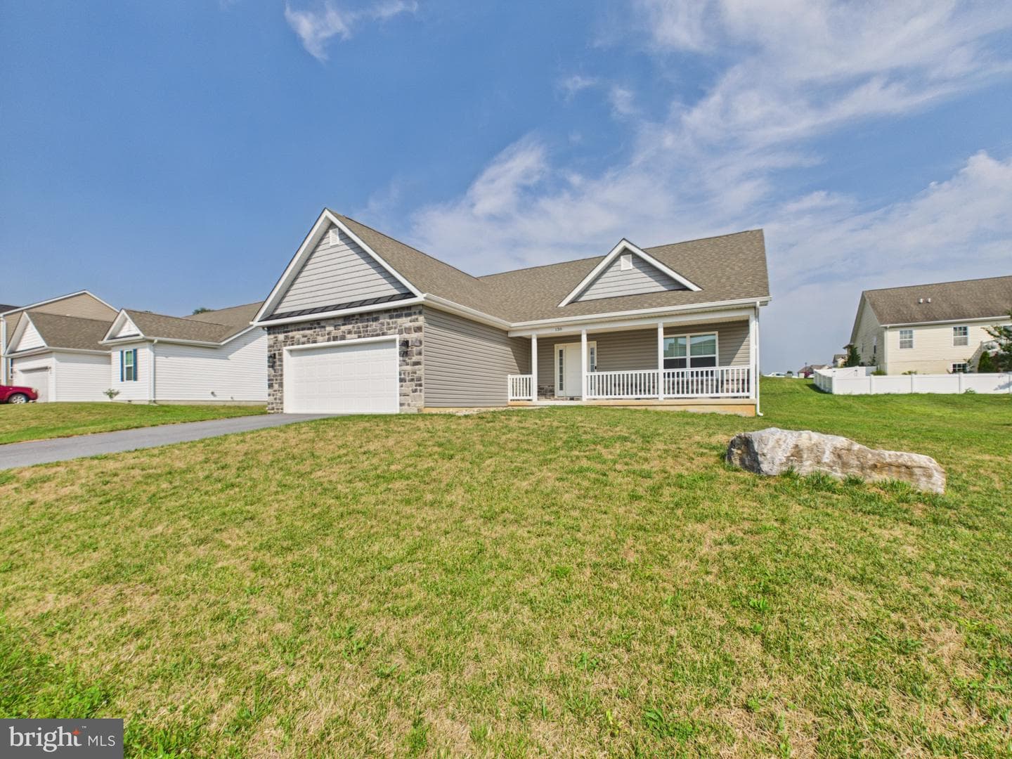 130 Constellation Road photo 4