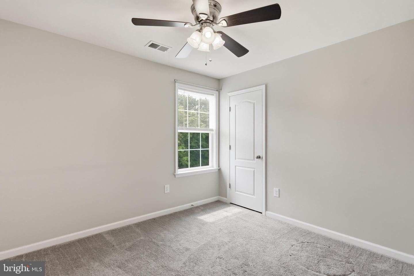 97 Portsmouth Court photo 32