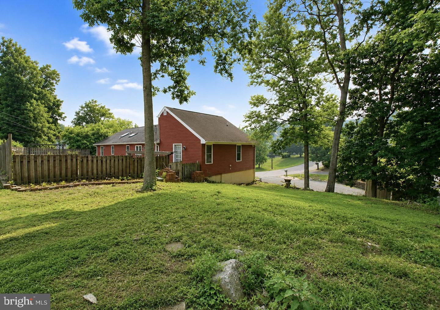 806 Mulberry Drive photo 2