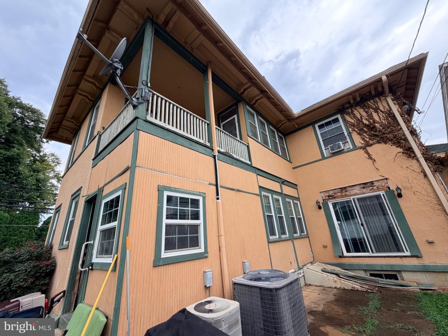 1025 W King Street photo 35