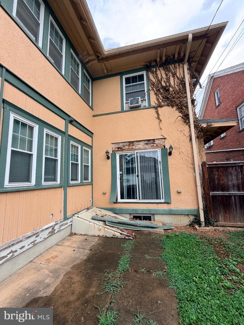 1025 W King Street photo 38