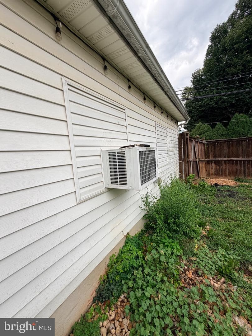1025 W King Street photo 39