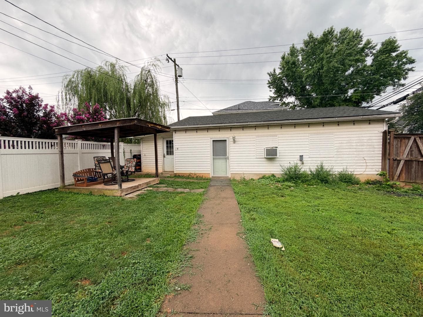 1025 W King Street photo 40