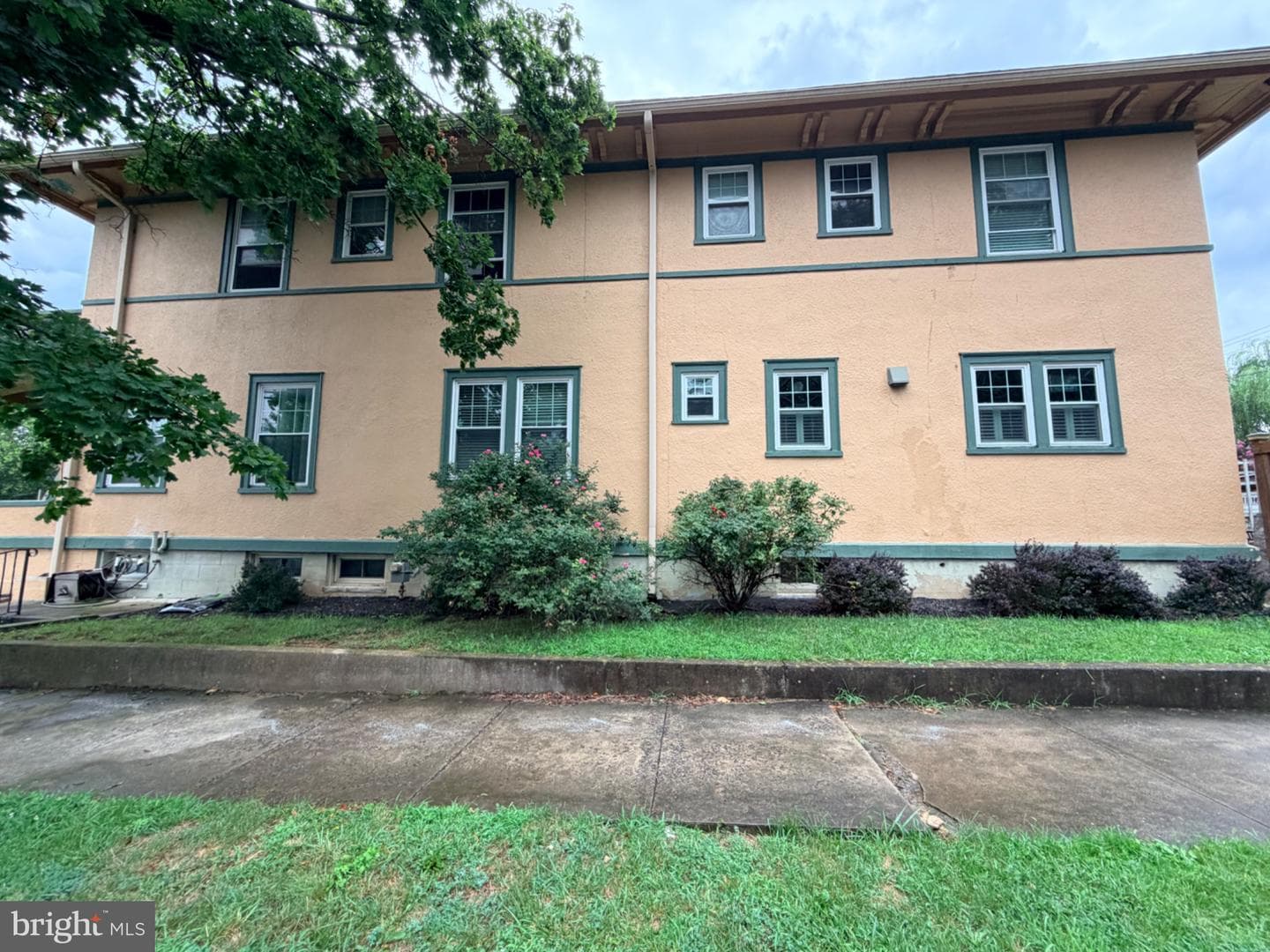 1025 W King Street photo 5