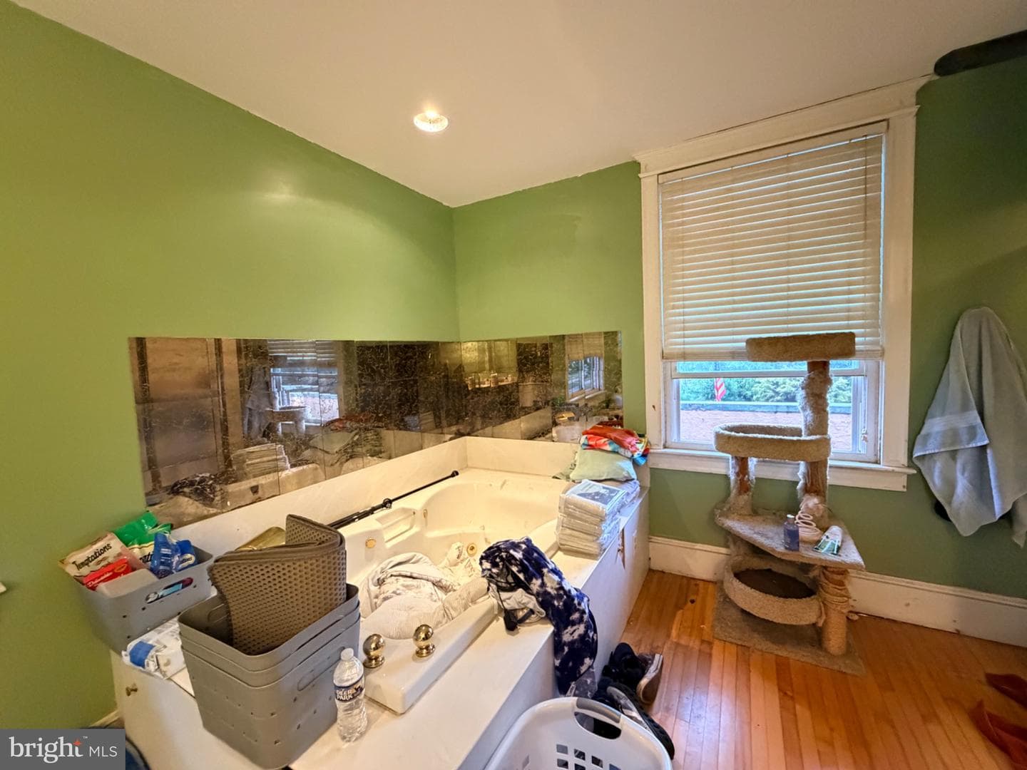 1025 W King Street photo 50