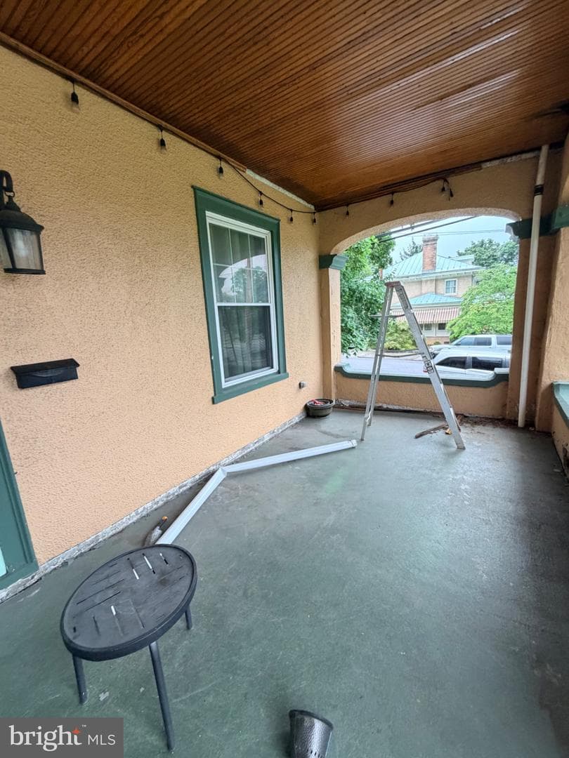 1025 W King Street photo 73