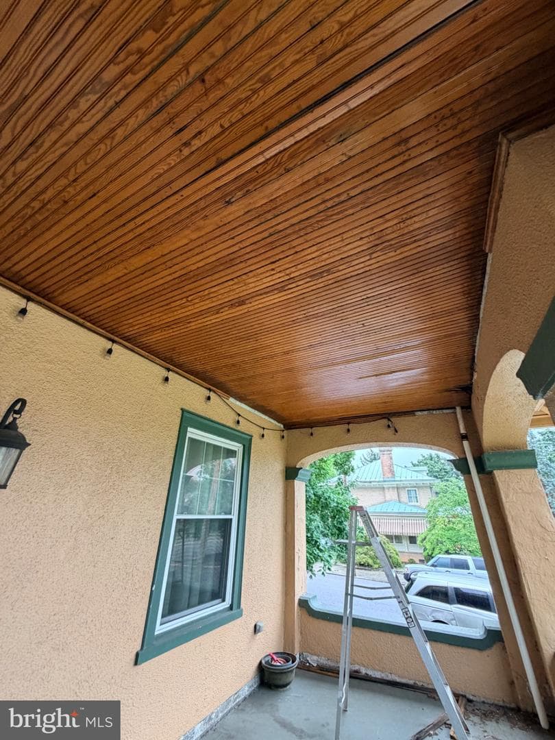 1025 W King Street photo 74