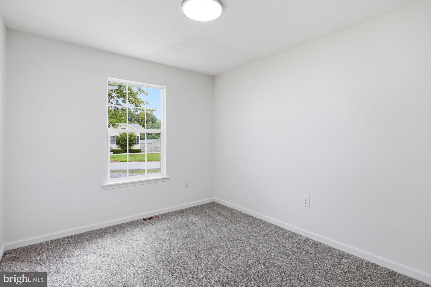 331 Crestview photo 16