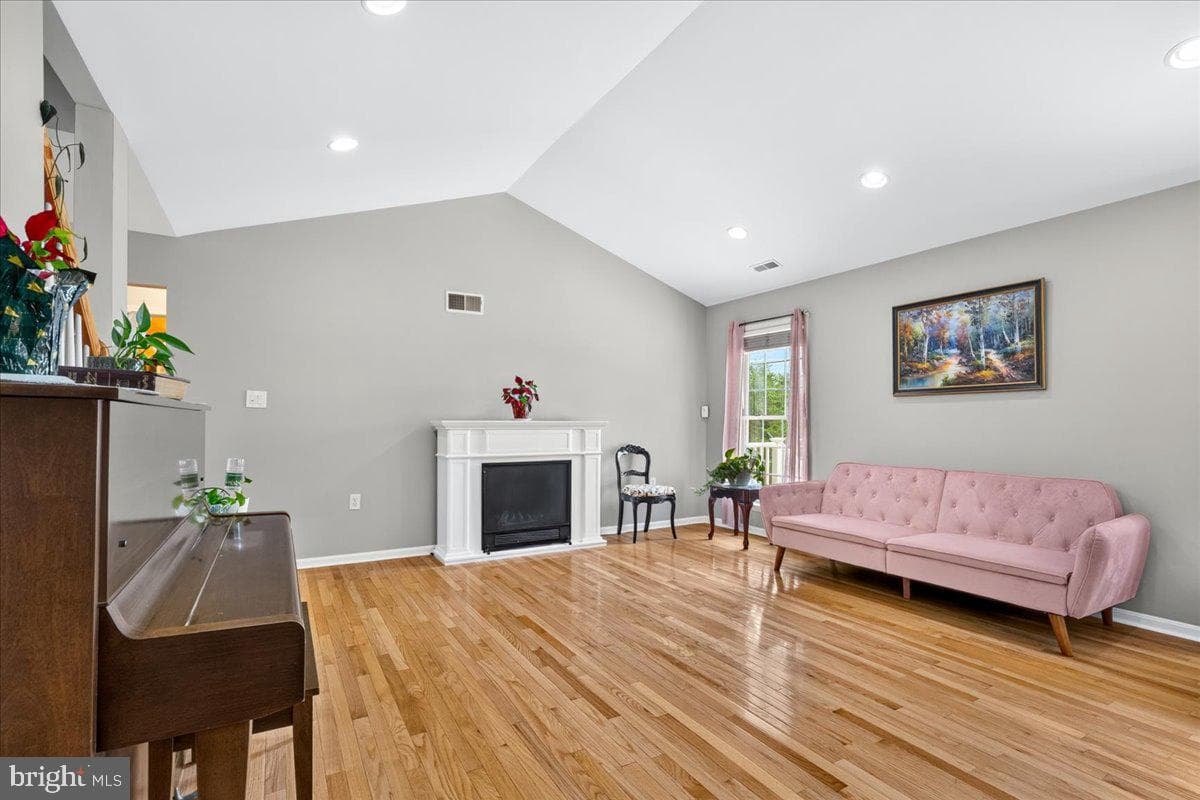 197 Creighton Court photo 10